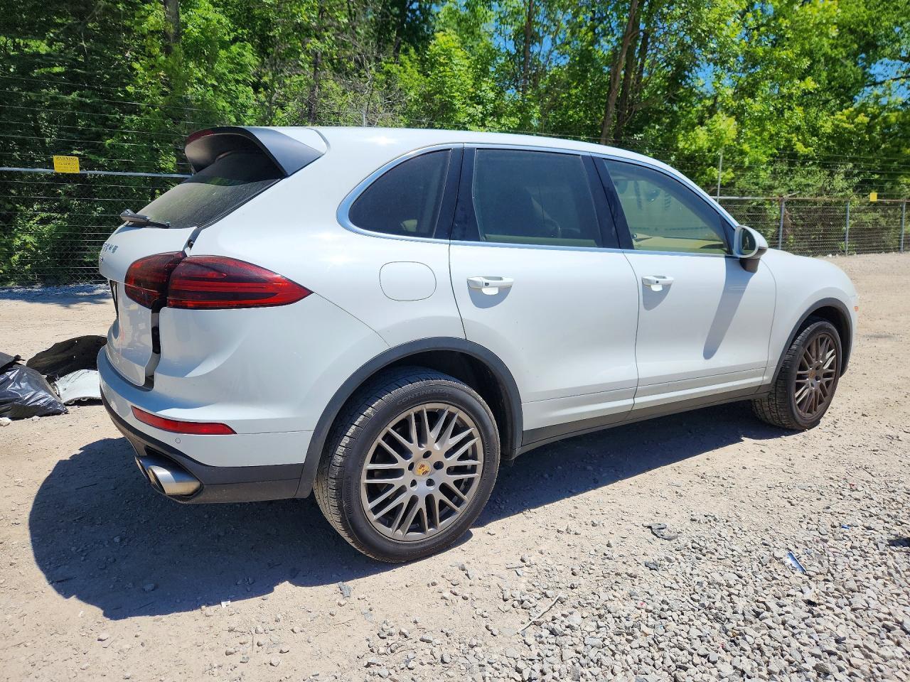 2016 PORSCHE CAYENNE