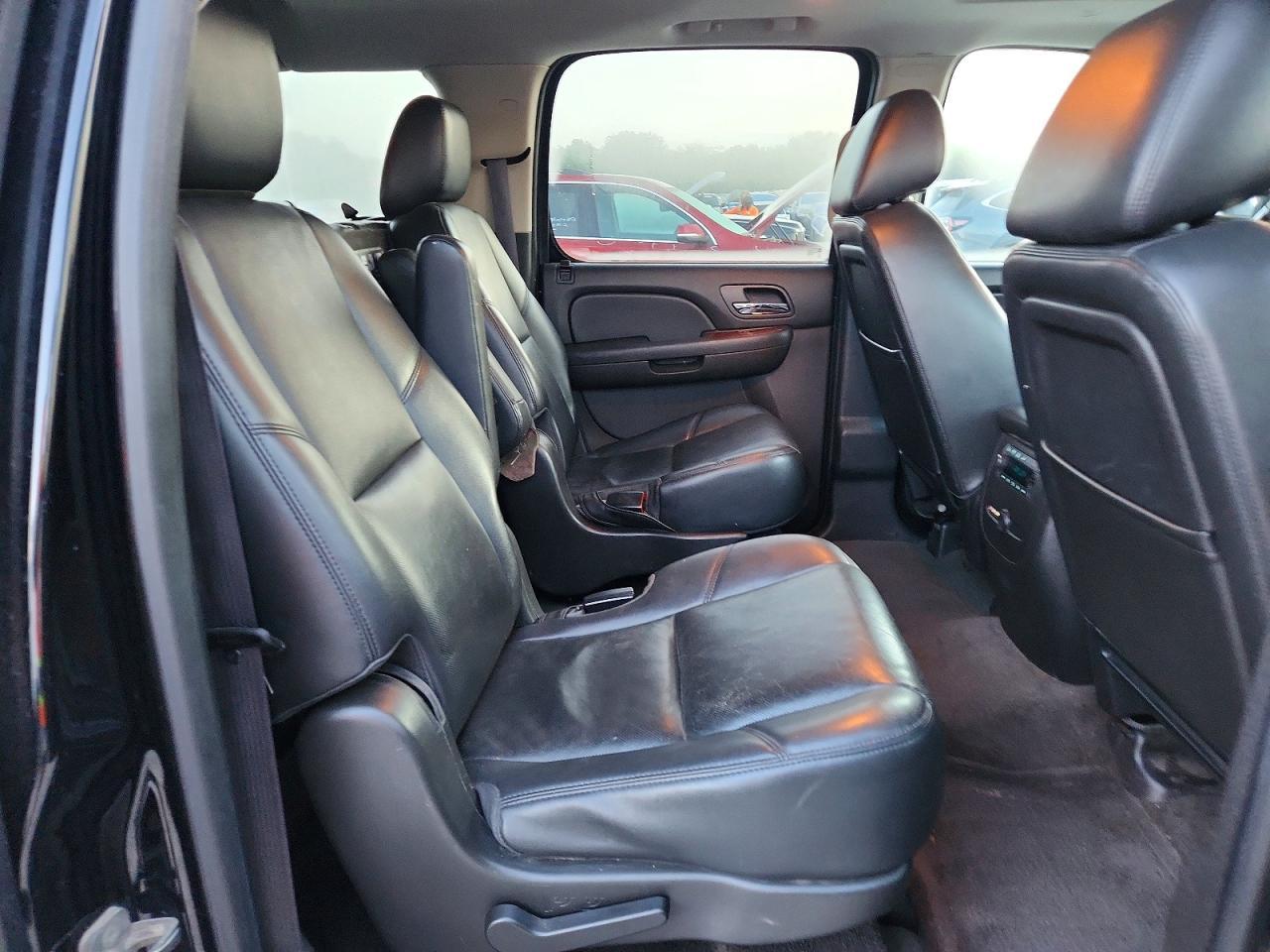 2014 CHEVROLET Suburban