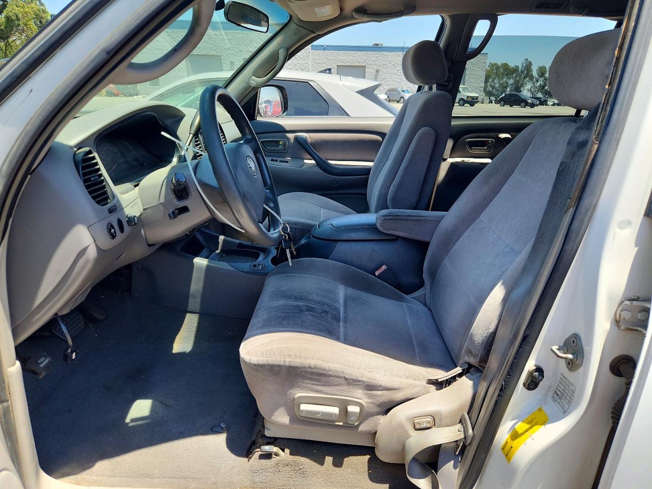 2003 TOYOTA Sequoia