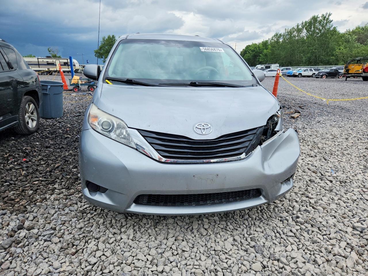 2011 TOYOTA SIENNA