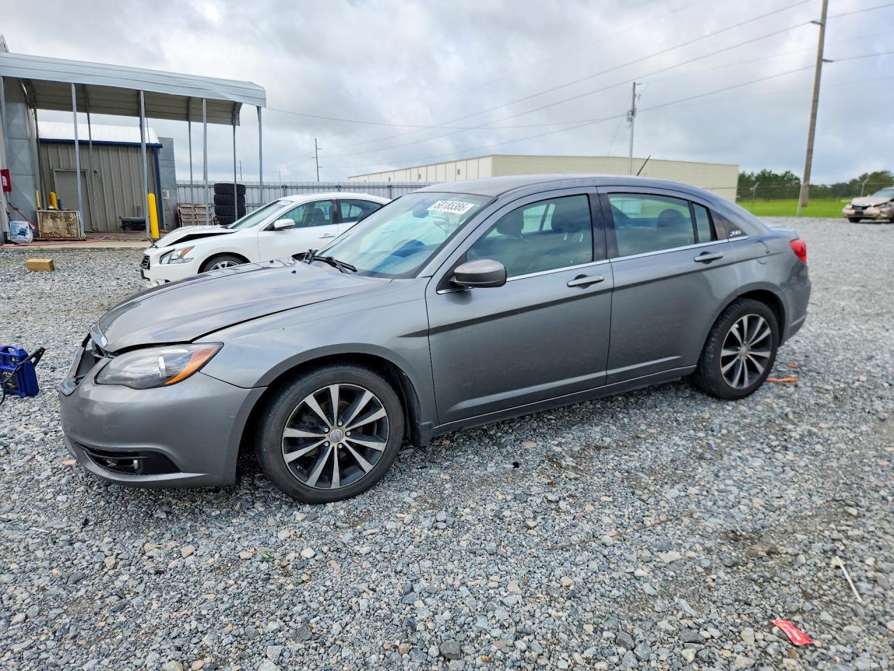 2013 CHRYSLER 200