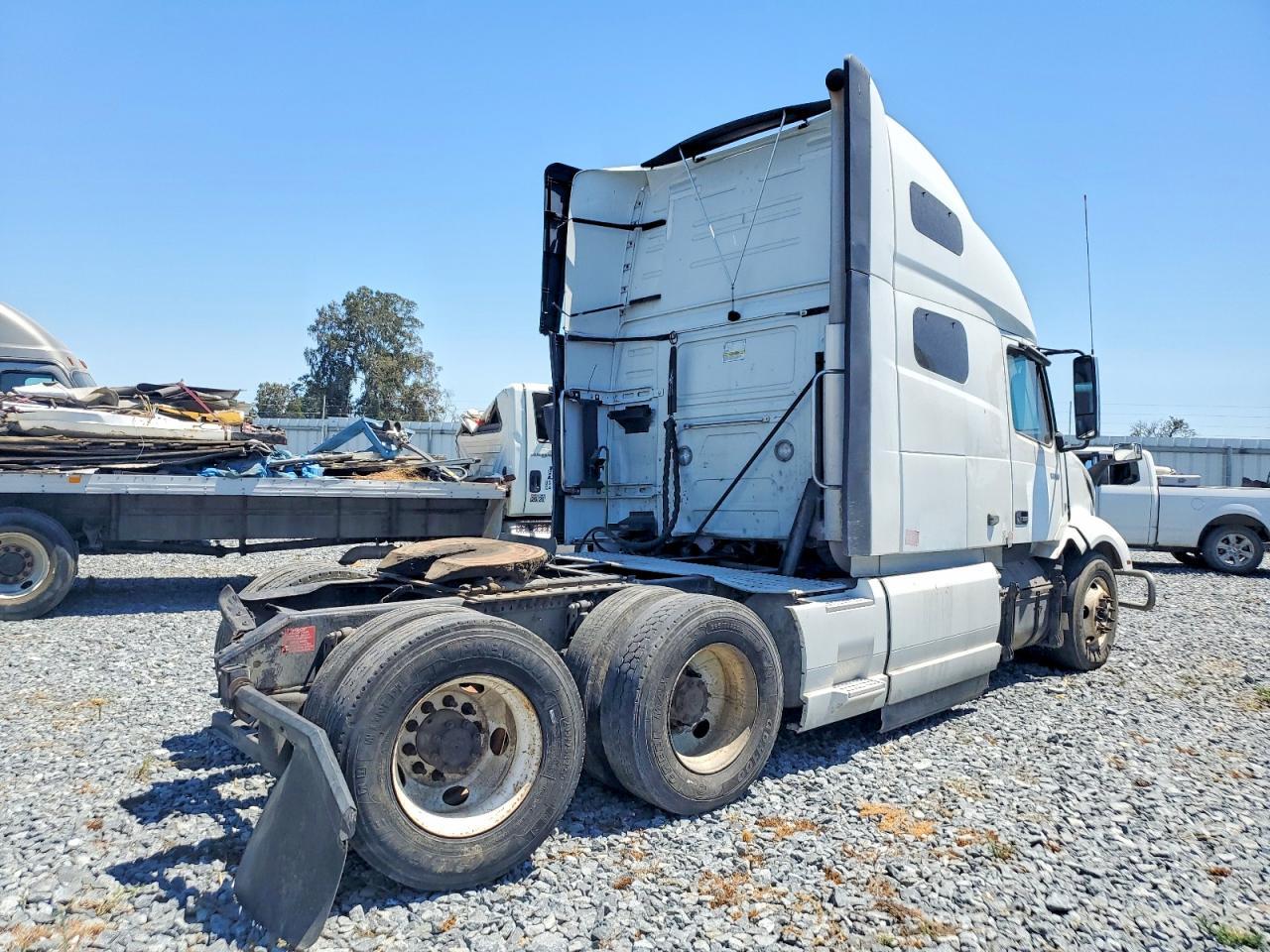 2022 VOLVO Vn