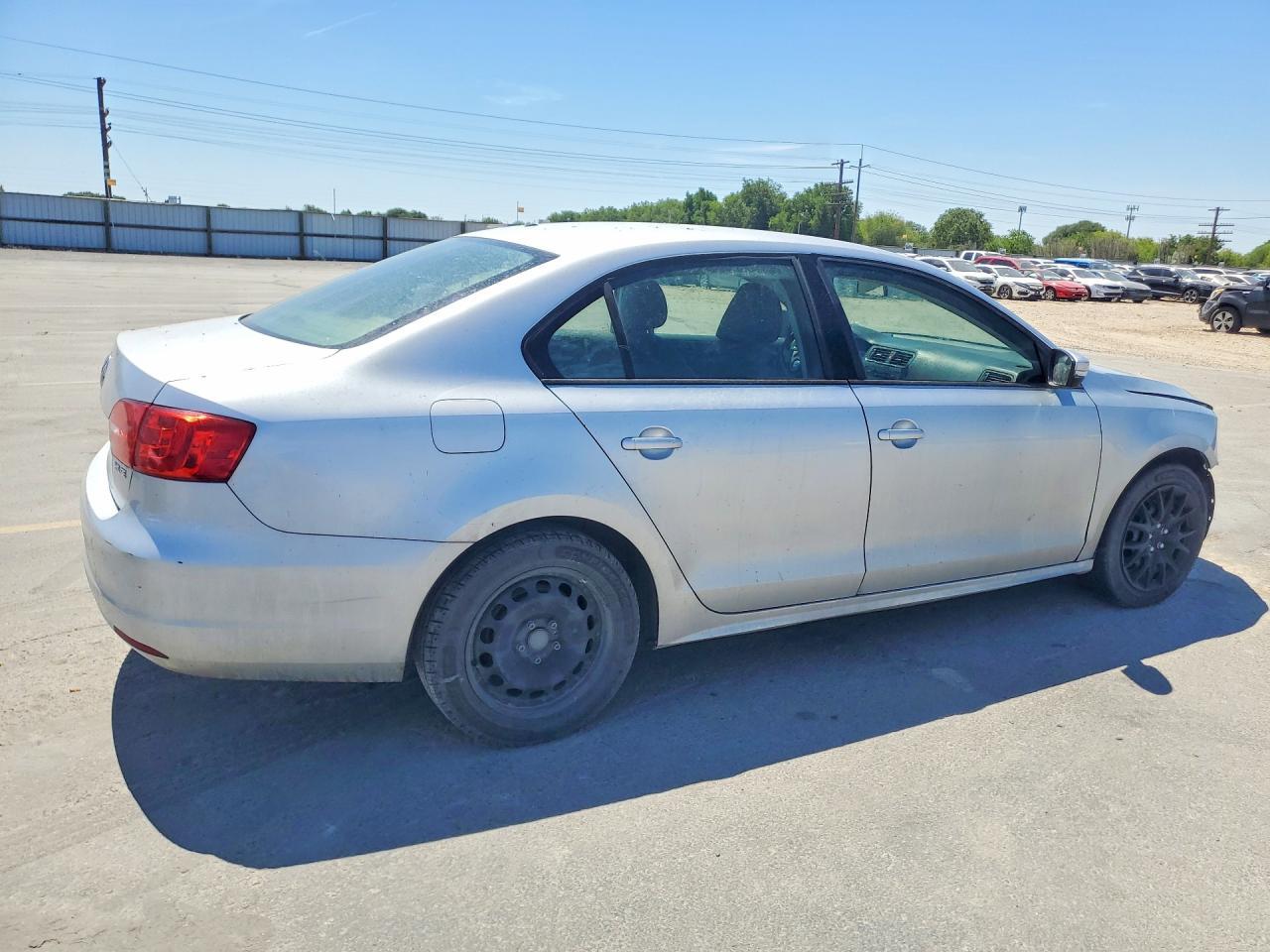 2011 VOLKSWAGEN JETTA