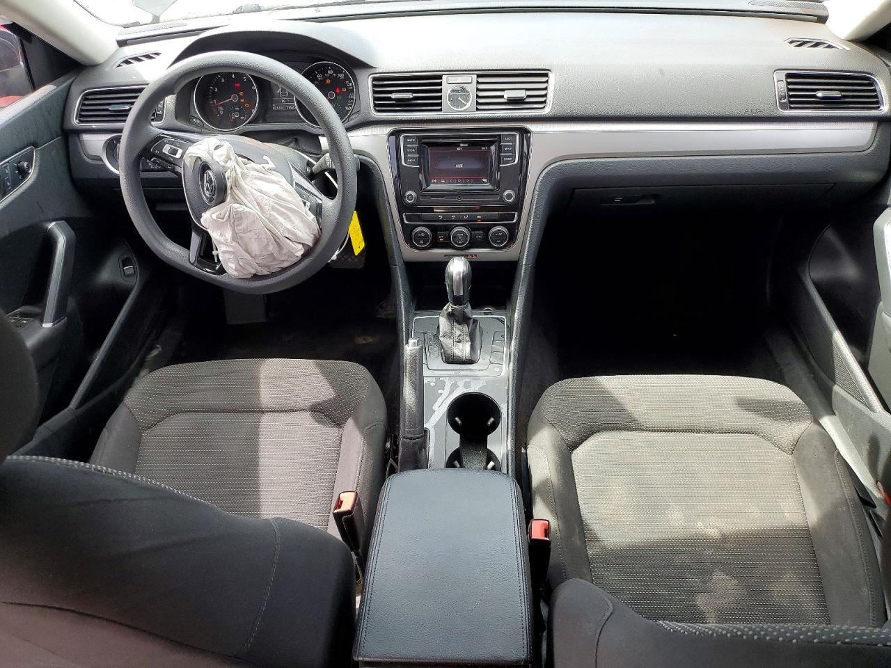 2016 VOLKSWAGEN Passat