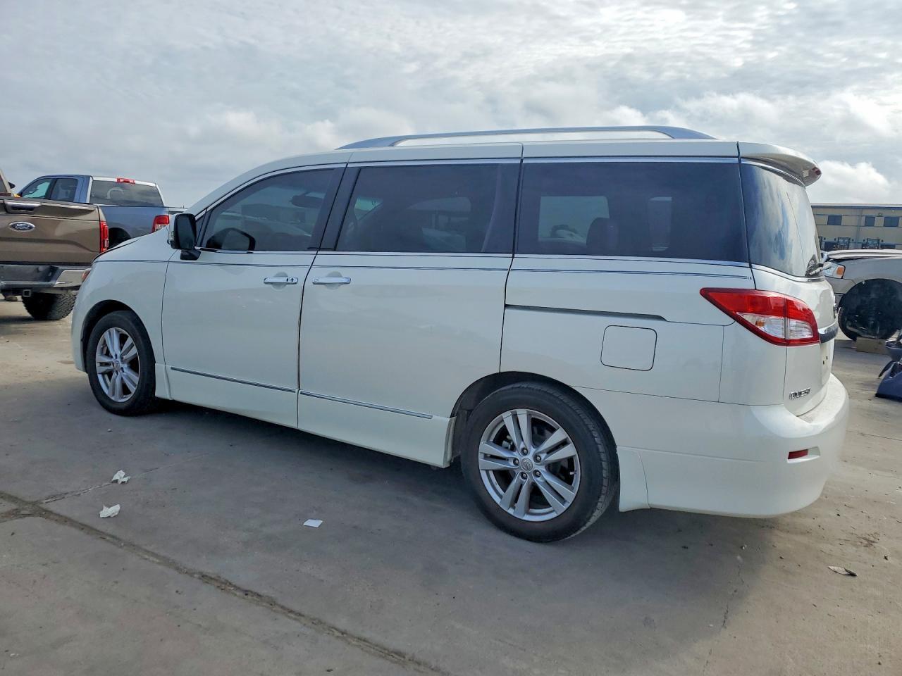 2015 NISSAN Quest