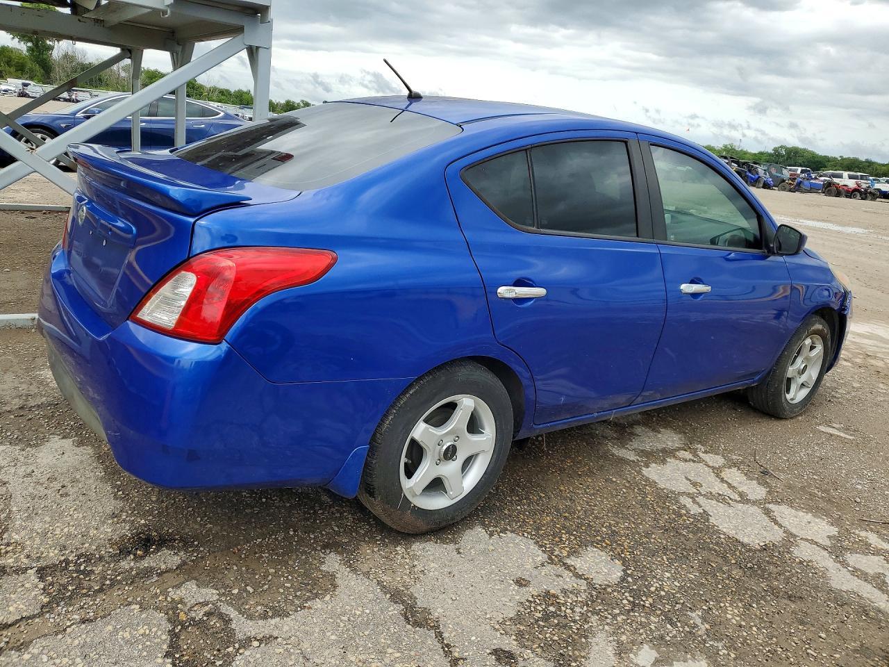 2015 NISSAN VERSA
