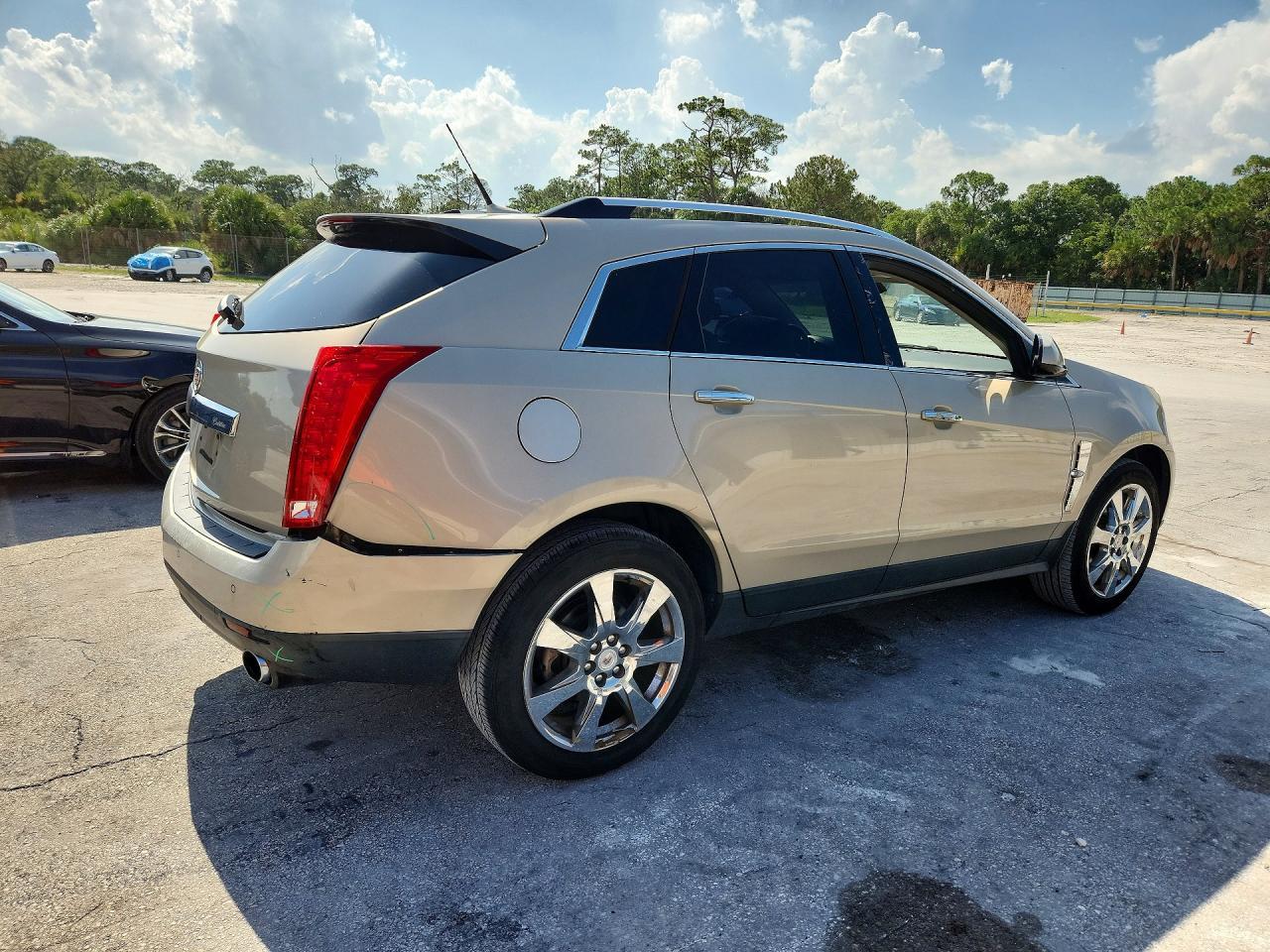 2010 CADILLAC SRX