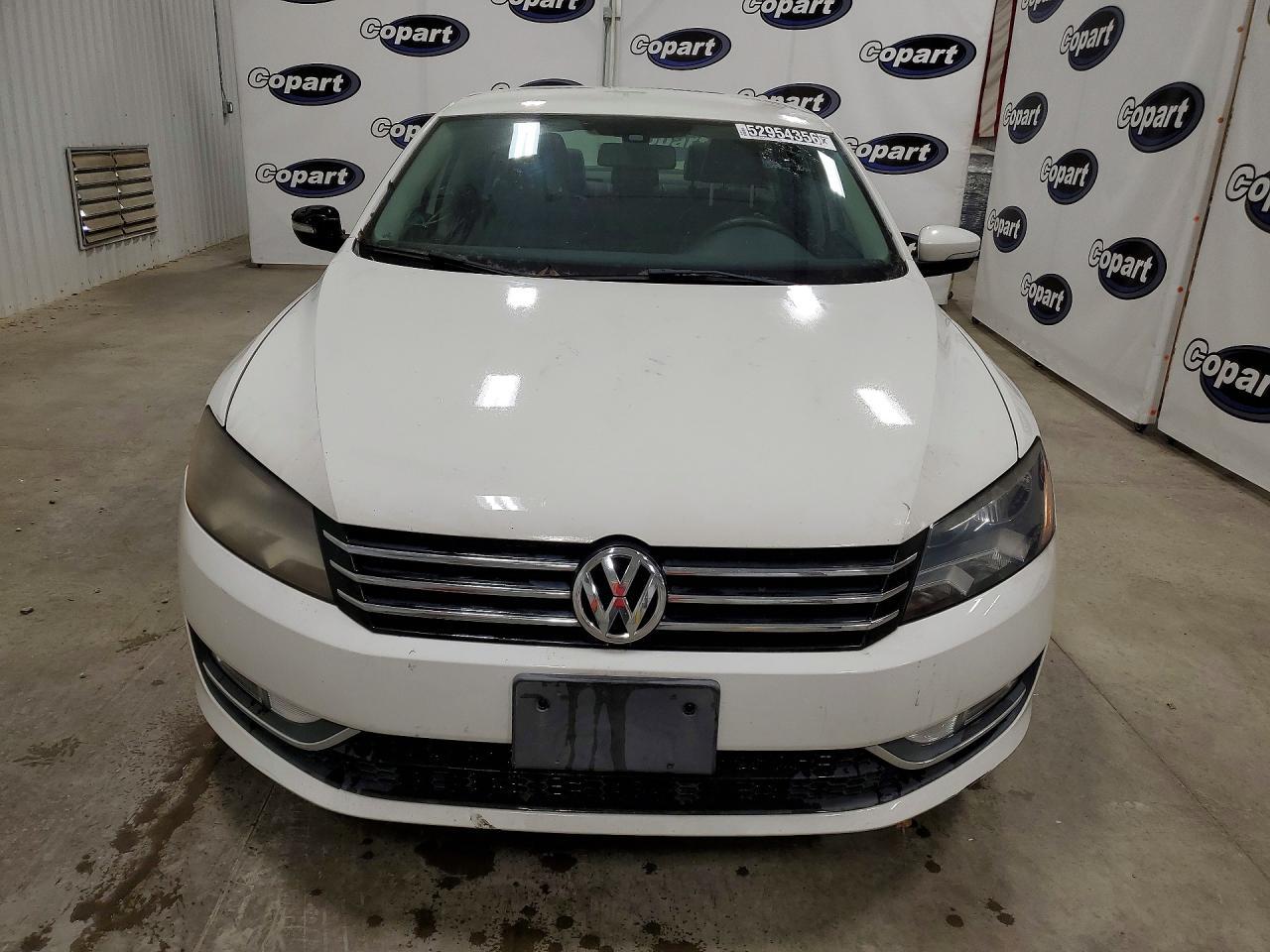 2015 VOLKSWAGEN Passat