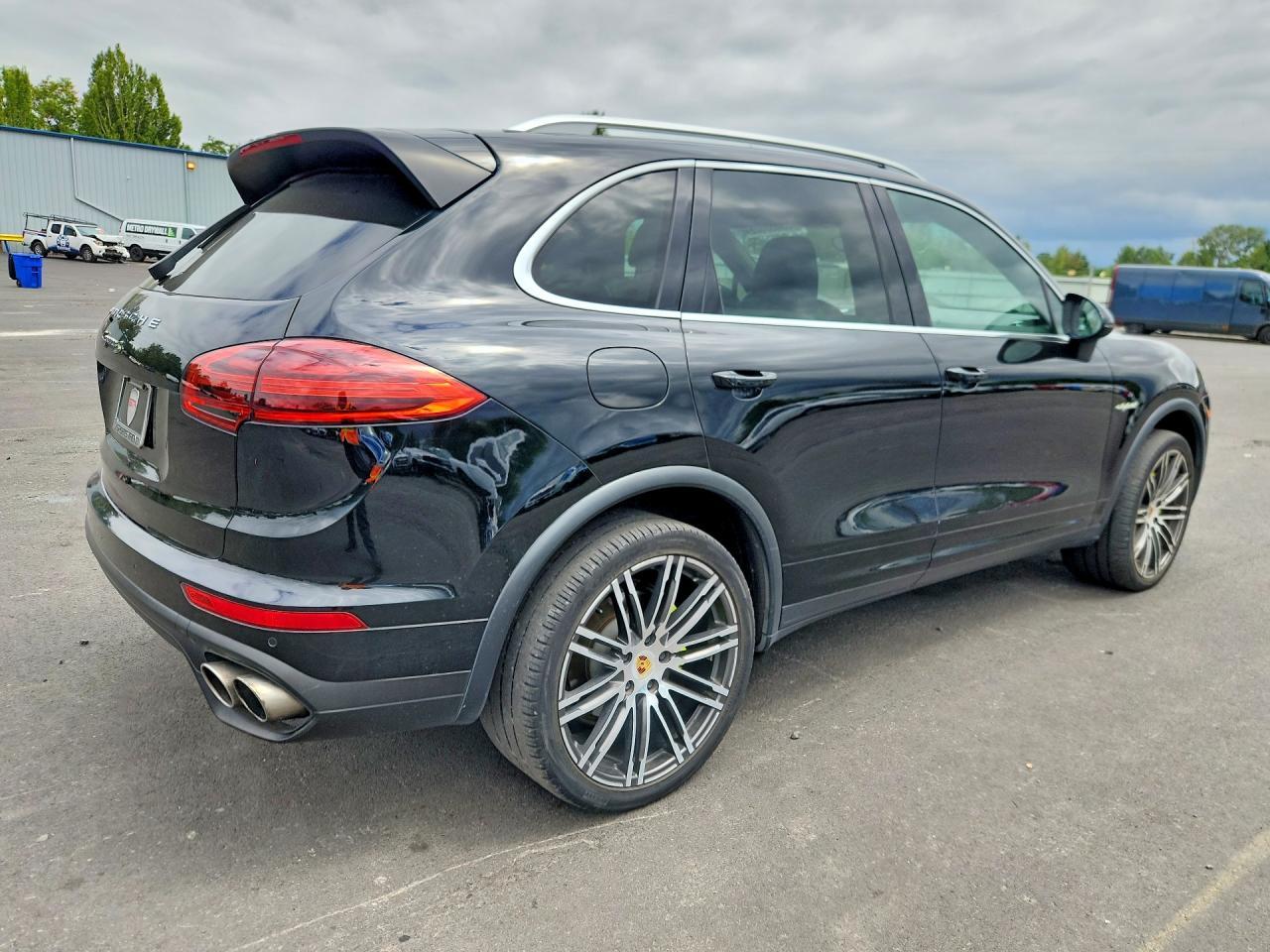2016 PORSCHE CAYENNE