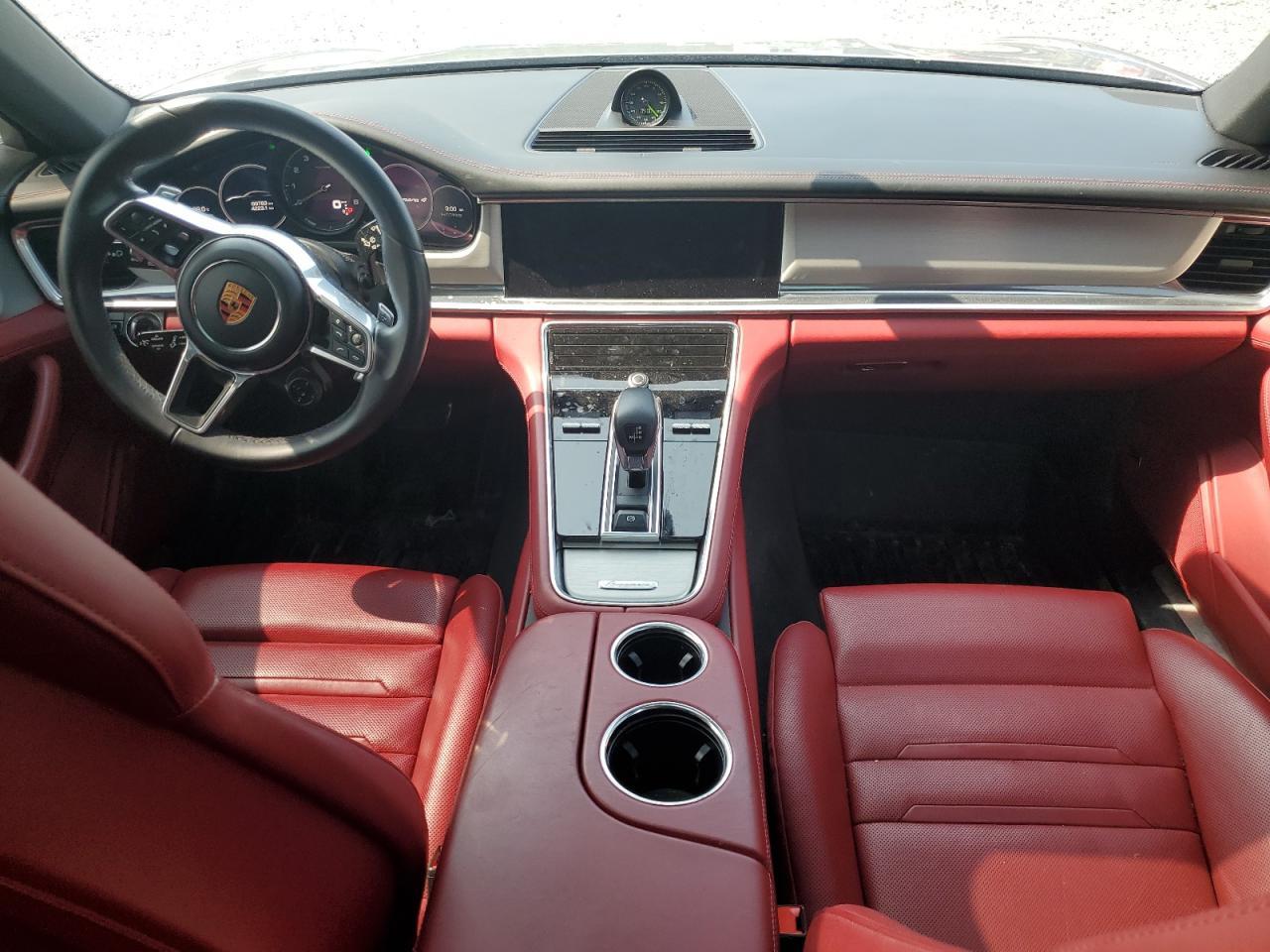 2018 PORSCHE Panamera