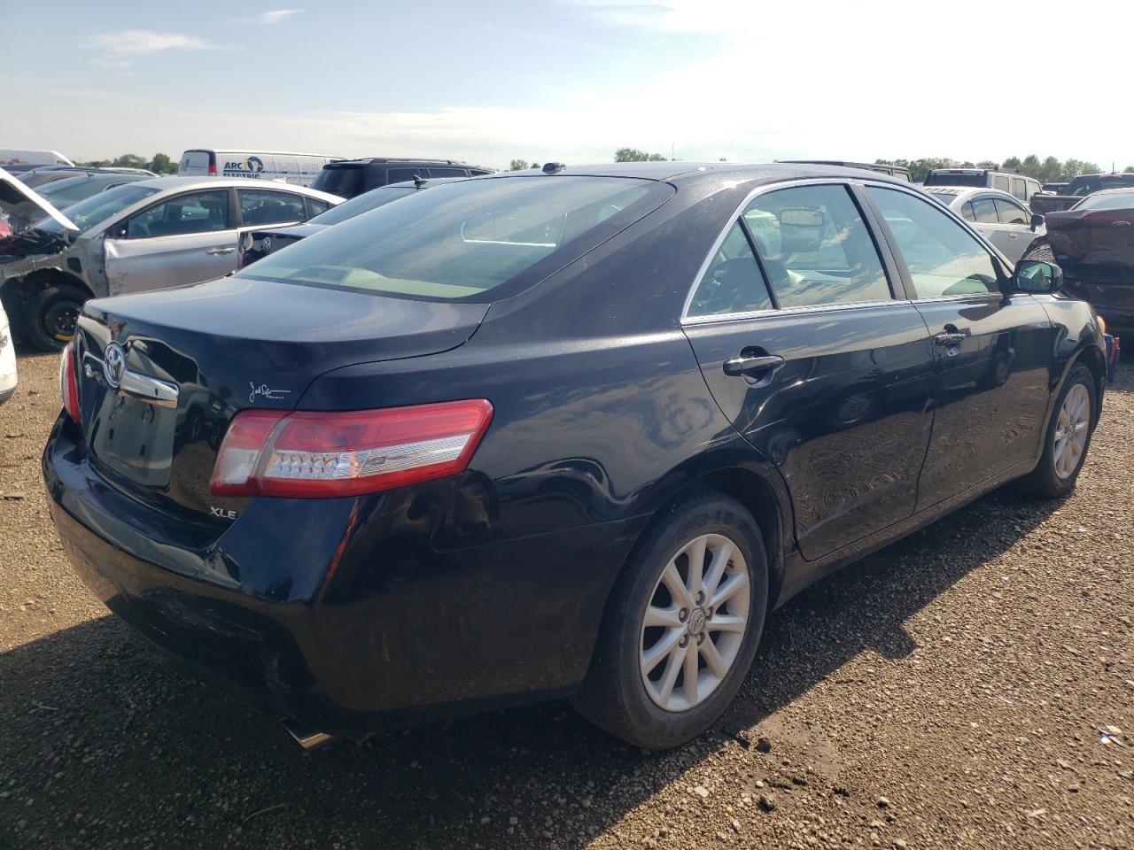 2011 TOYOTA CAMRY