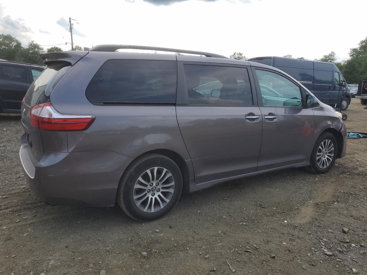 2019 TOYOTA SIENNA