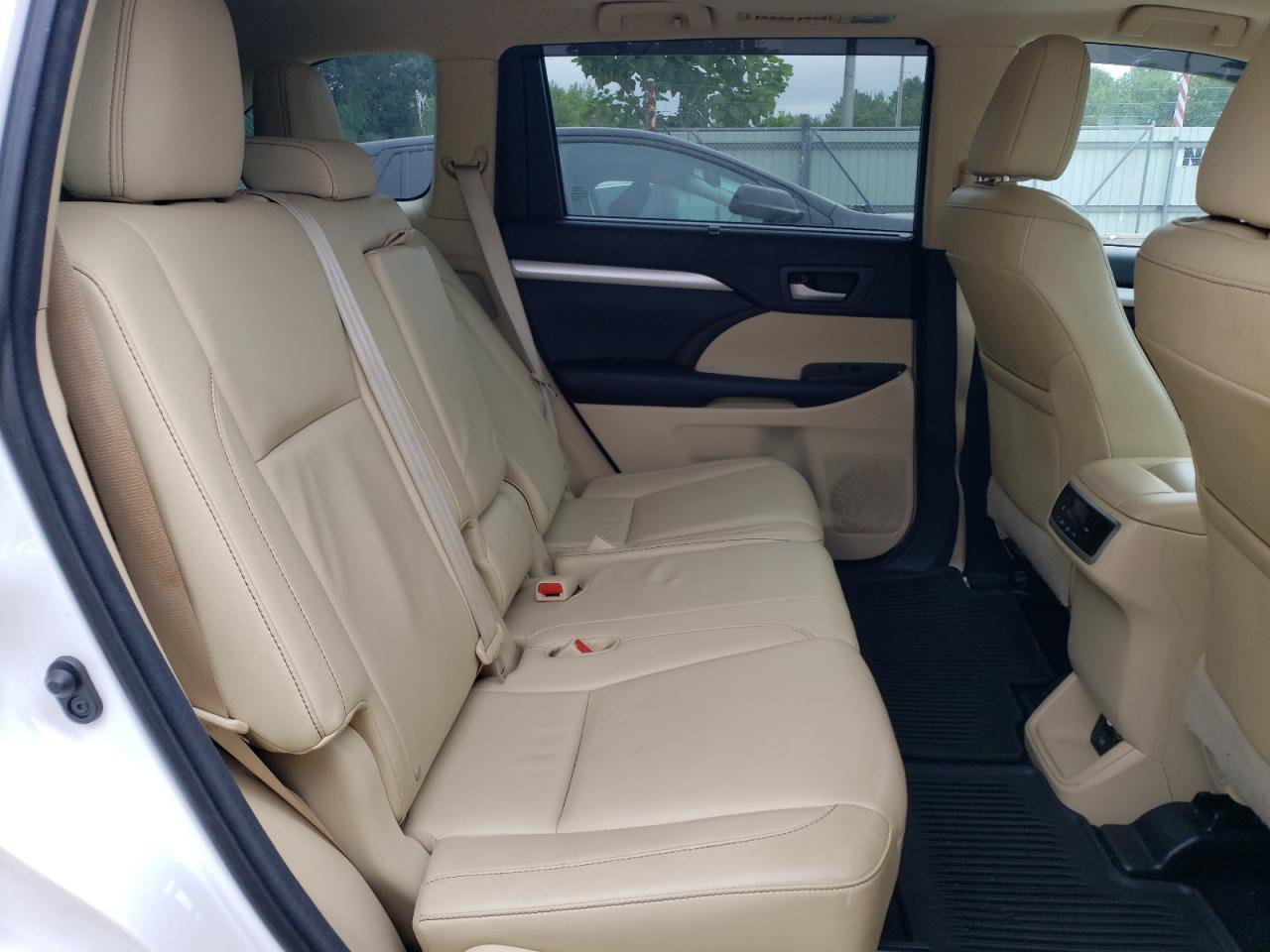 2016 TOYOTA HIGHLANDER