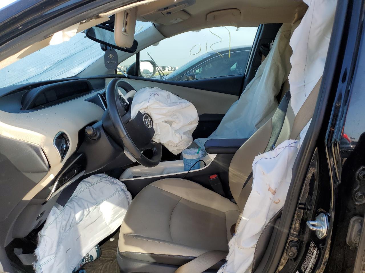 2016 TOYOTA PRIUS