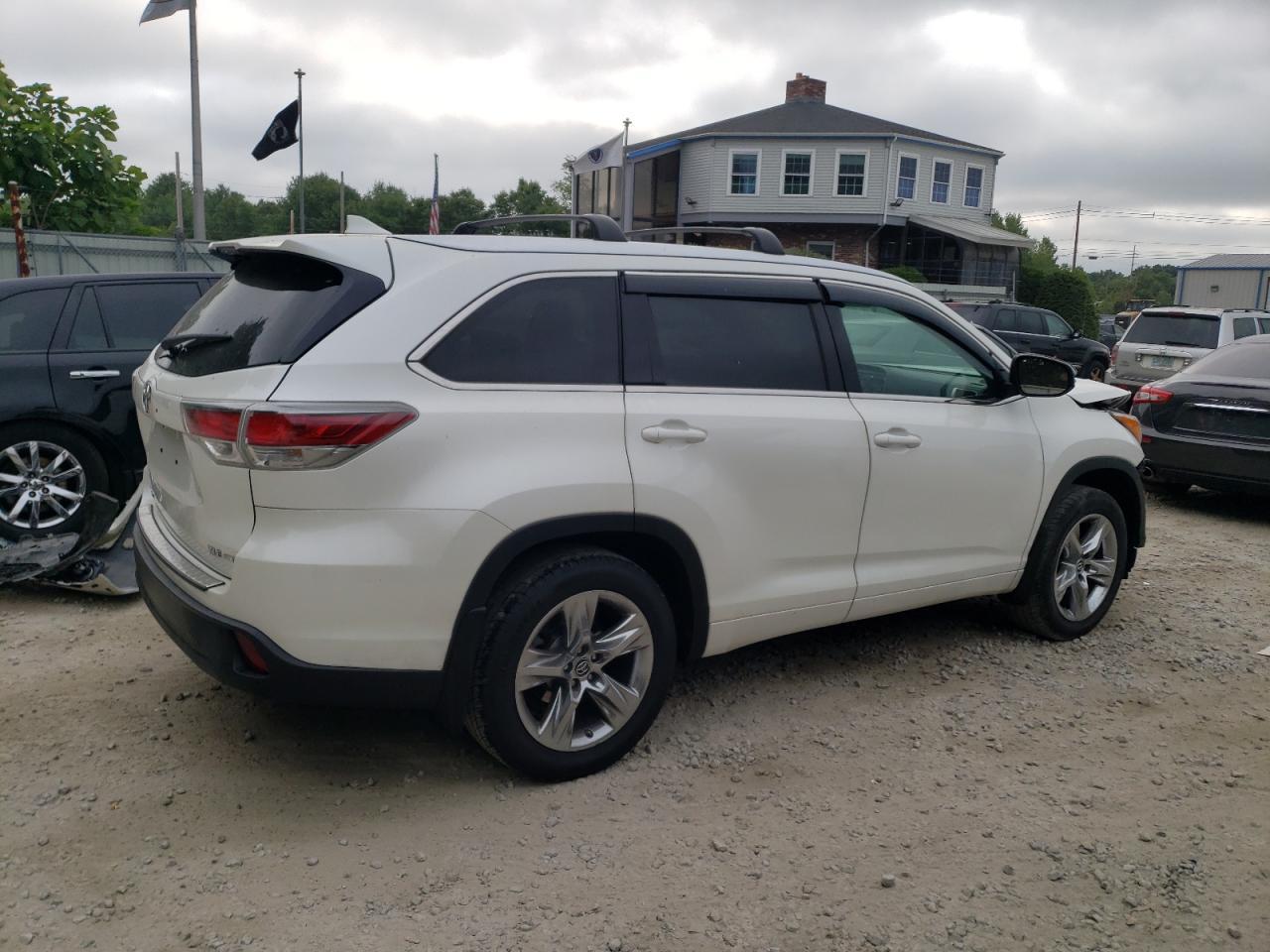 2016 TOYOTA HIGHLANDER