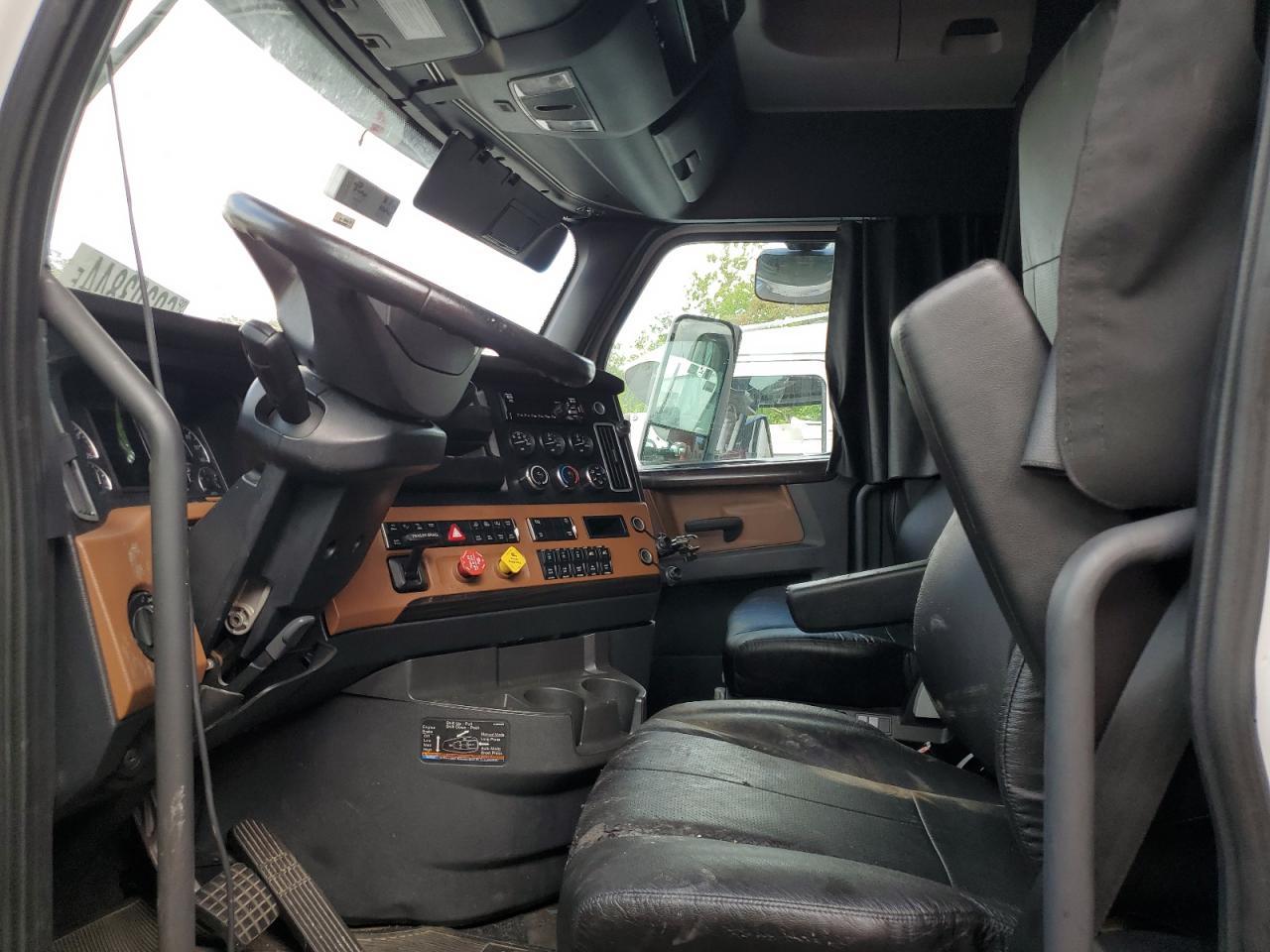 2021 FREIGHTLINER CASCADIA 126