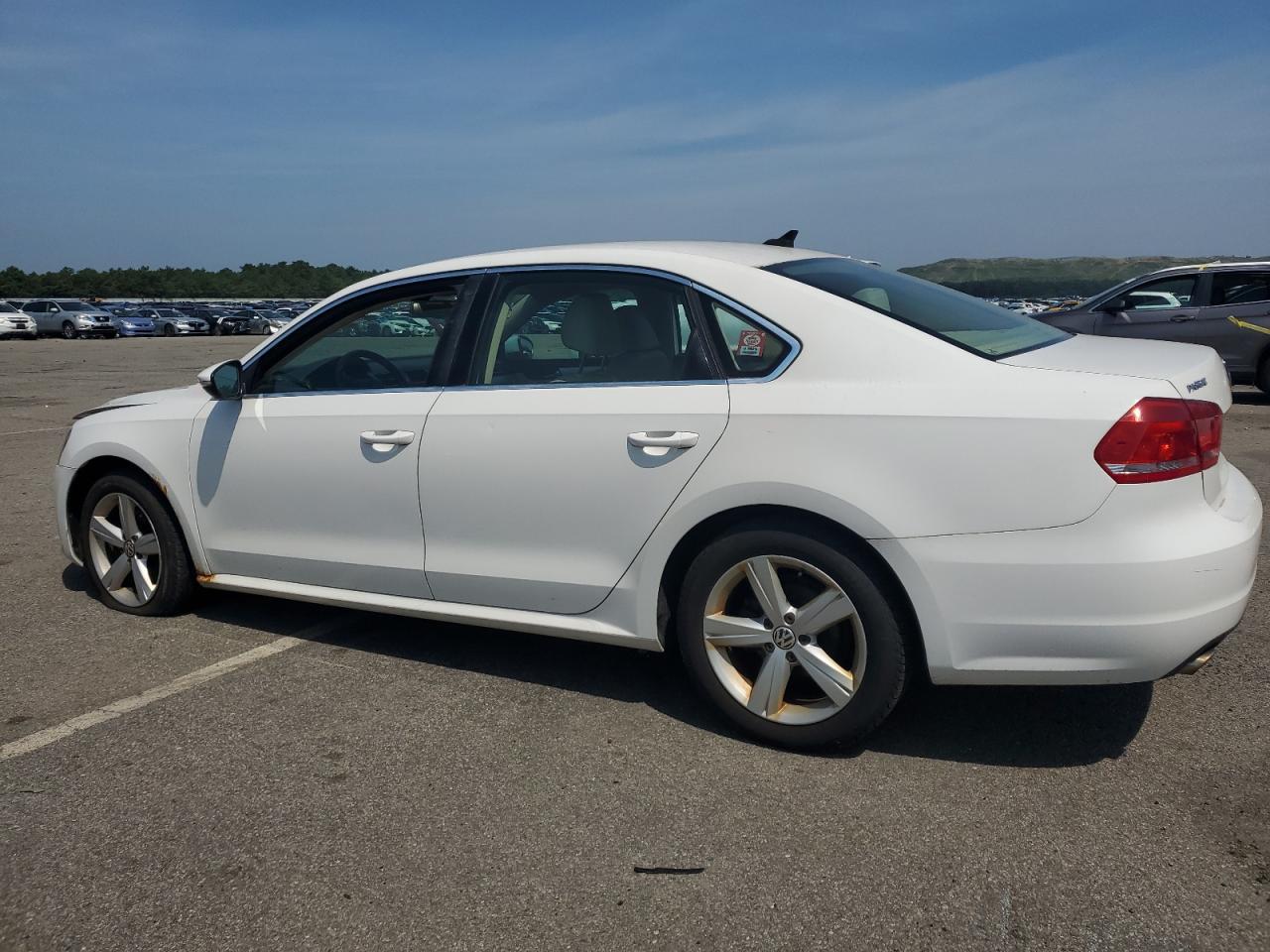 2012 VOLKSWAGEN Passat