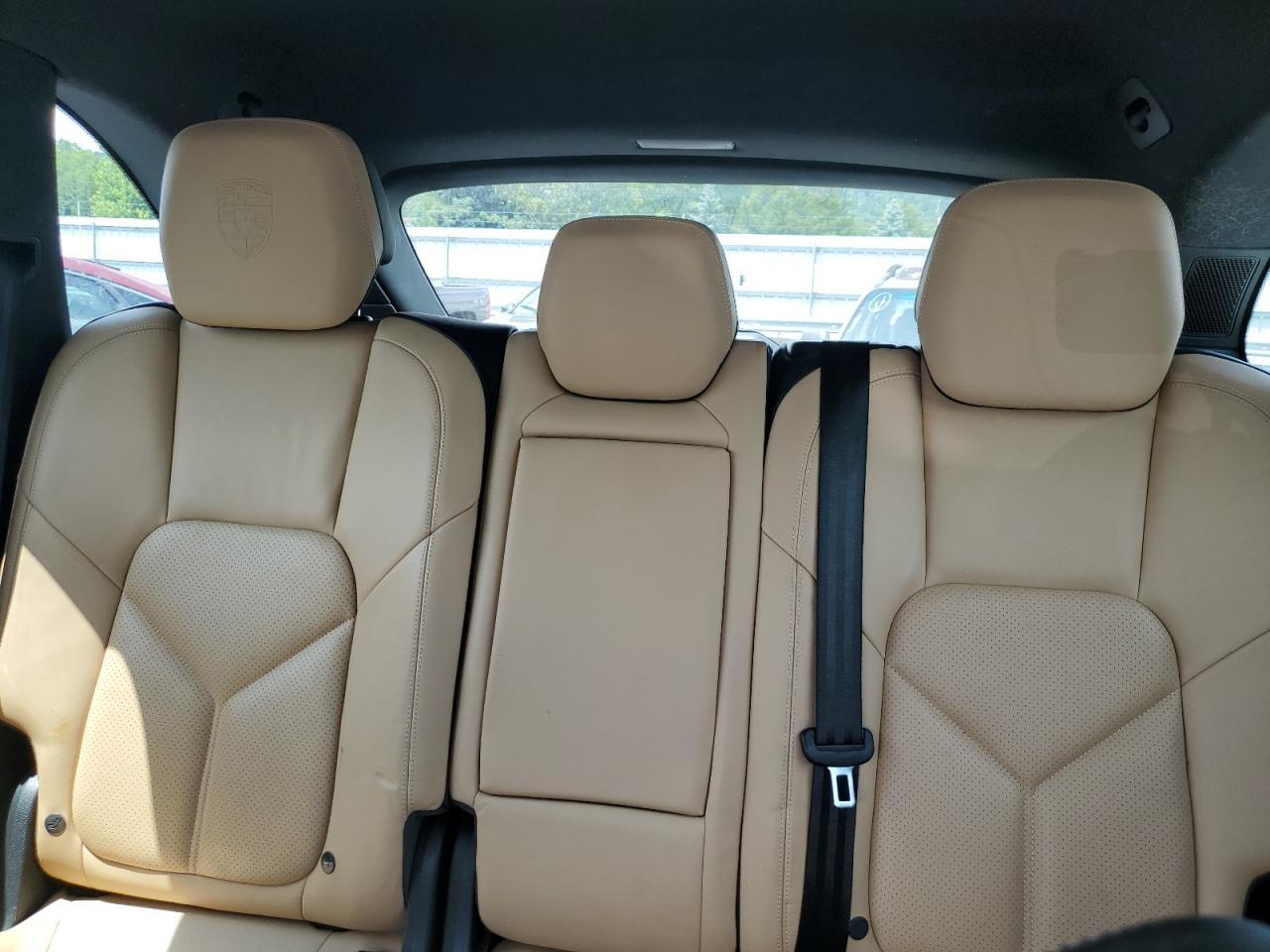 2014 PORSCHE CAYENNE