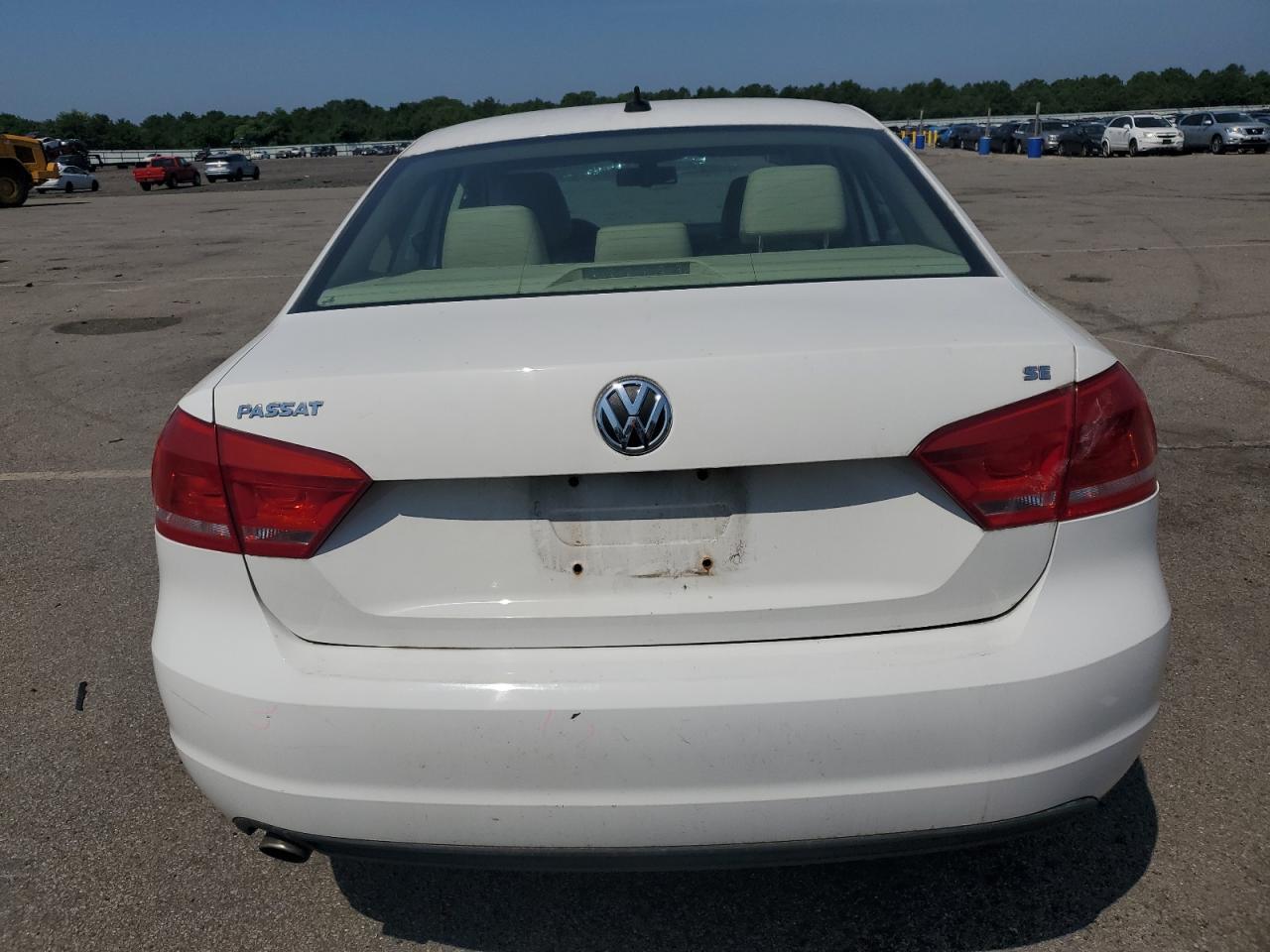 2012 VOLKSWAGEN Passat