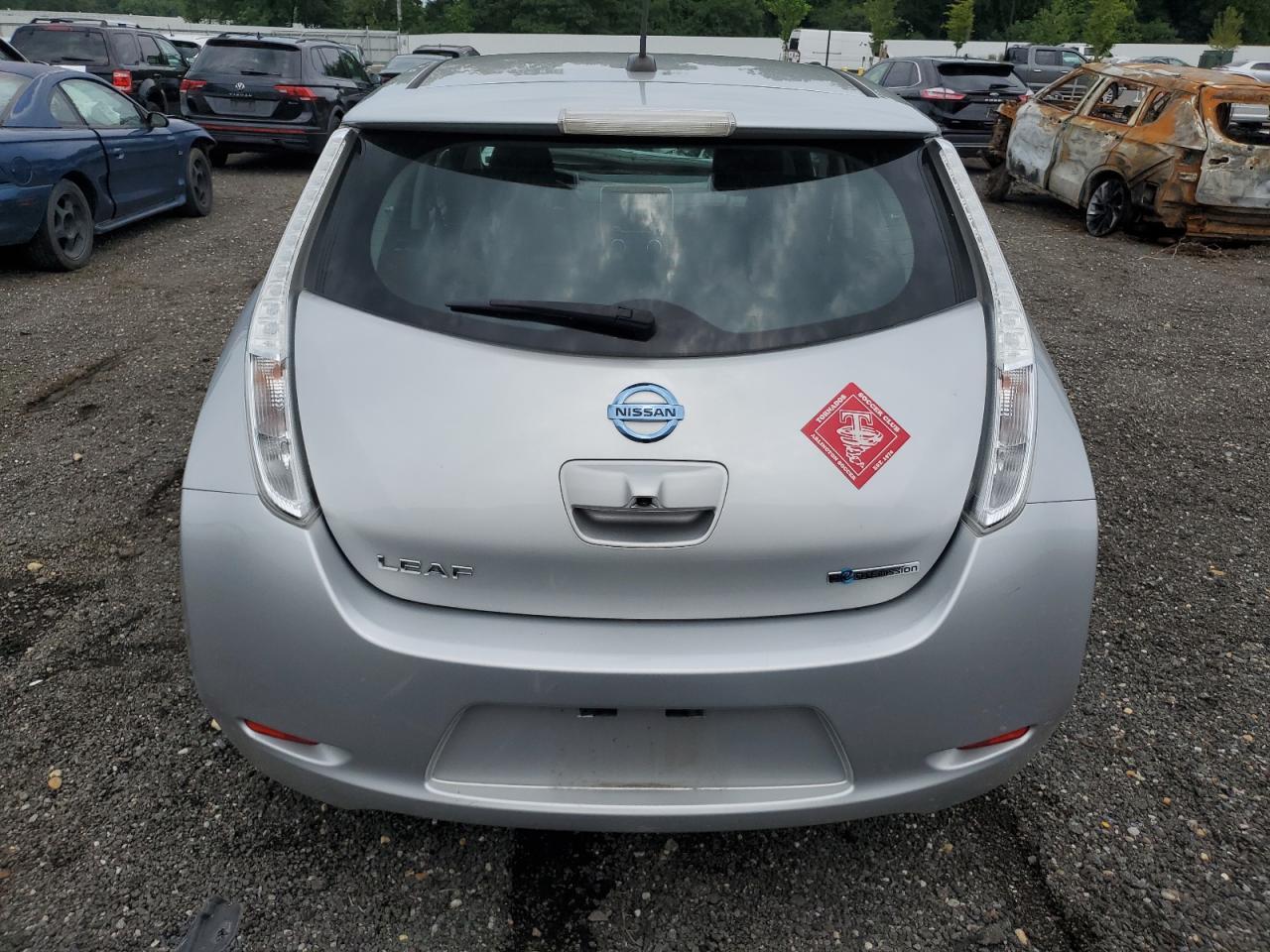 2016 NISSAN LEAF