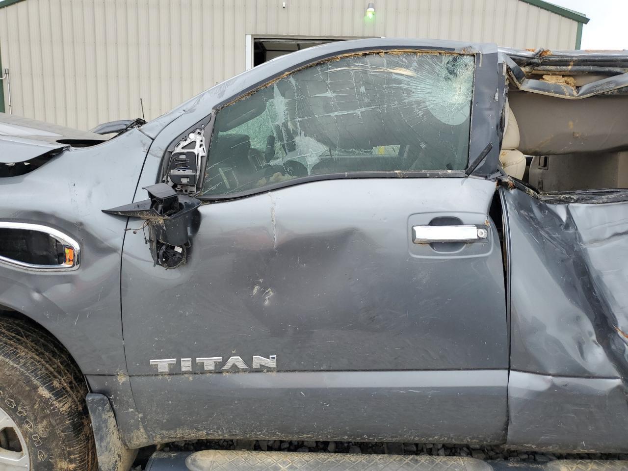 2017 NISSAN Titan