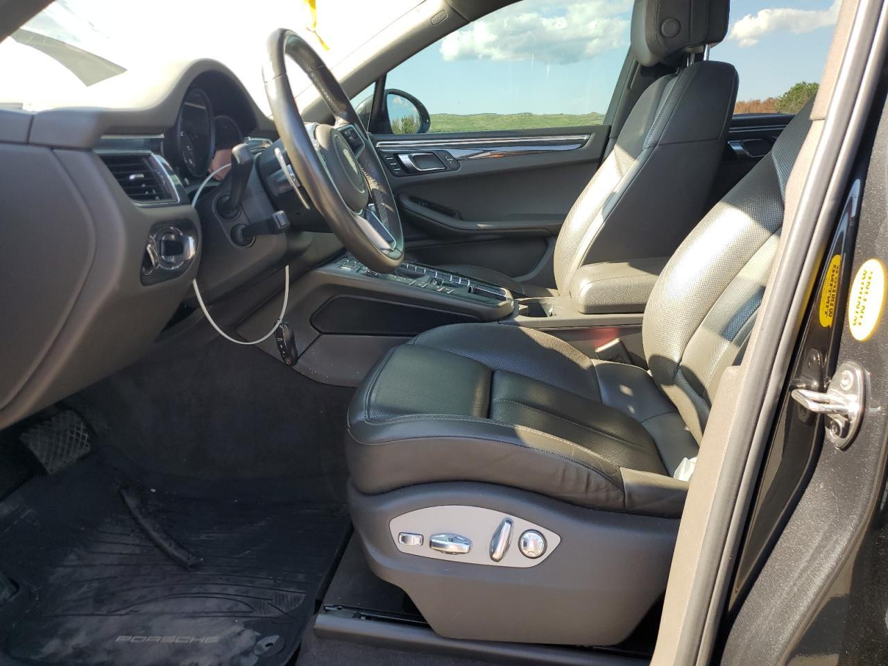 2018 PORSCHE Macan