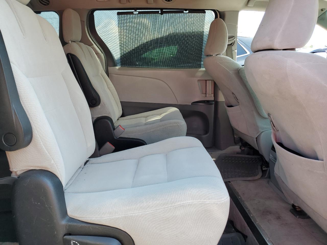 2017 TOYOTA SIENNA