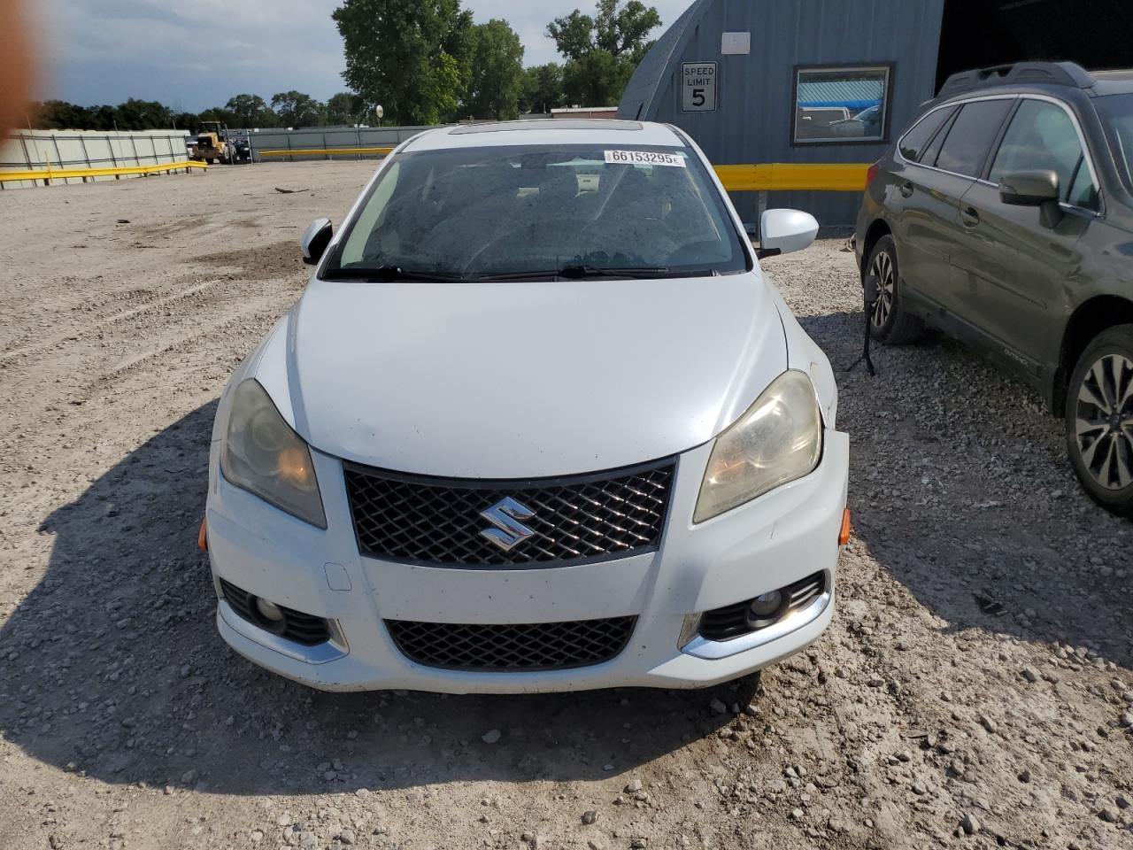 2013 SUZUKI Kizashi