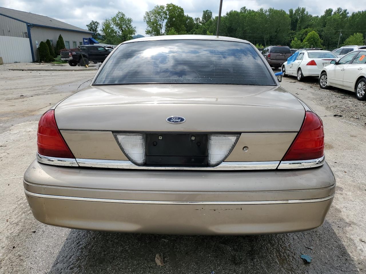 2004 FORD Crown Victoria