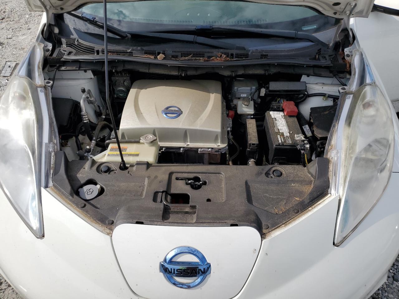 2015 NISSAN LEAF