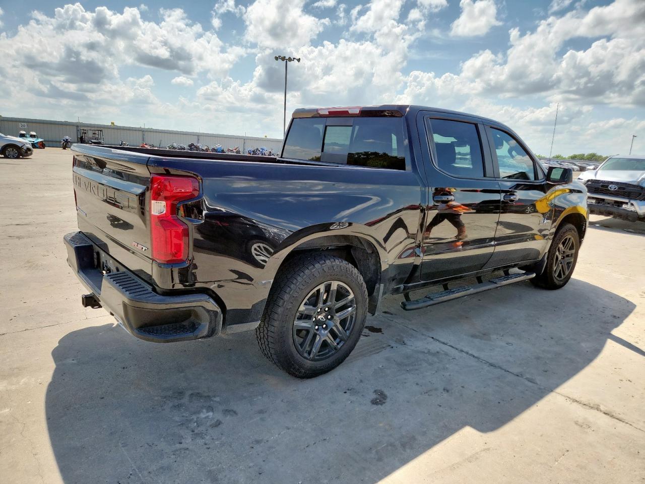 2023 CHEVROLET Silverado
