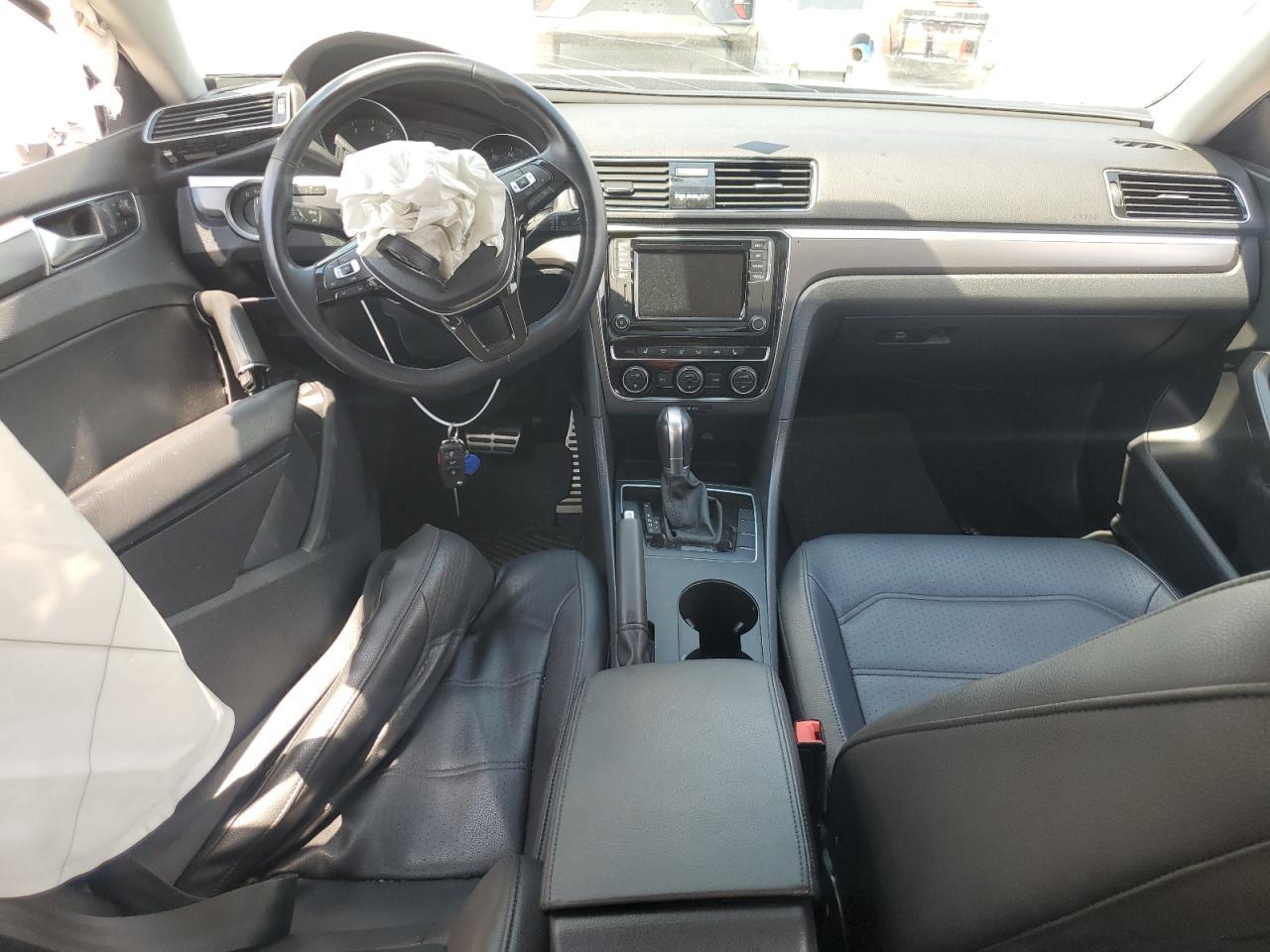 2018 VOLKSWAGEN Passat