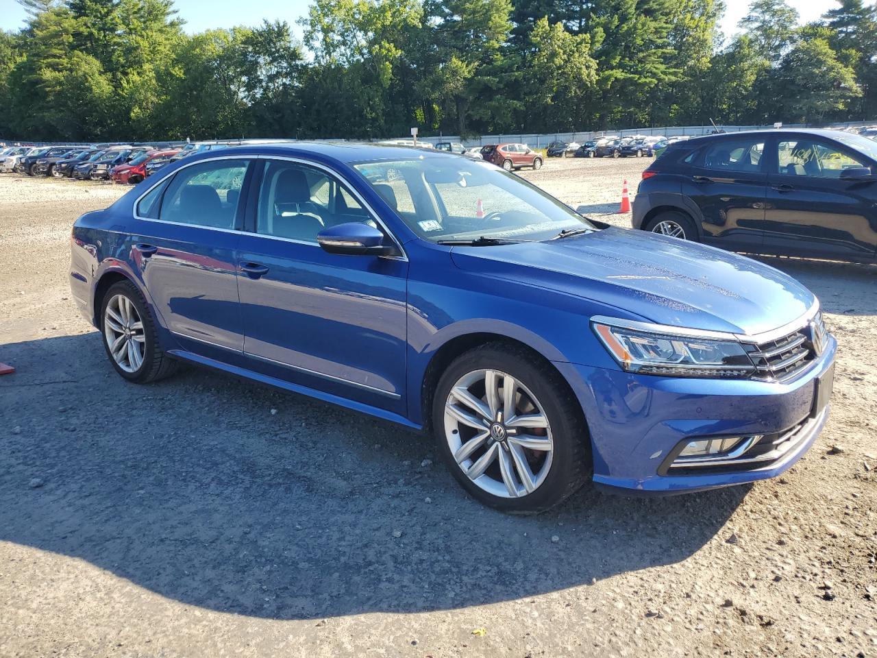 2017 VOLKSWAGEN Passat