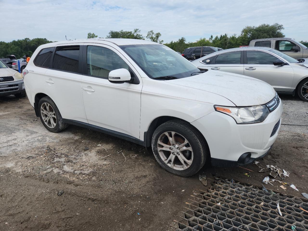 2014 MITSUBISHI outlander