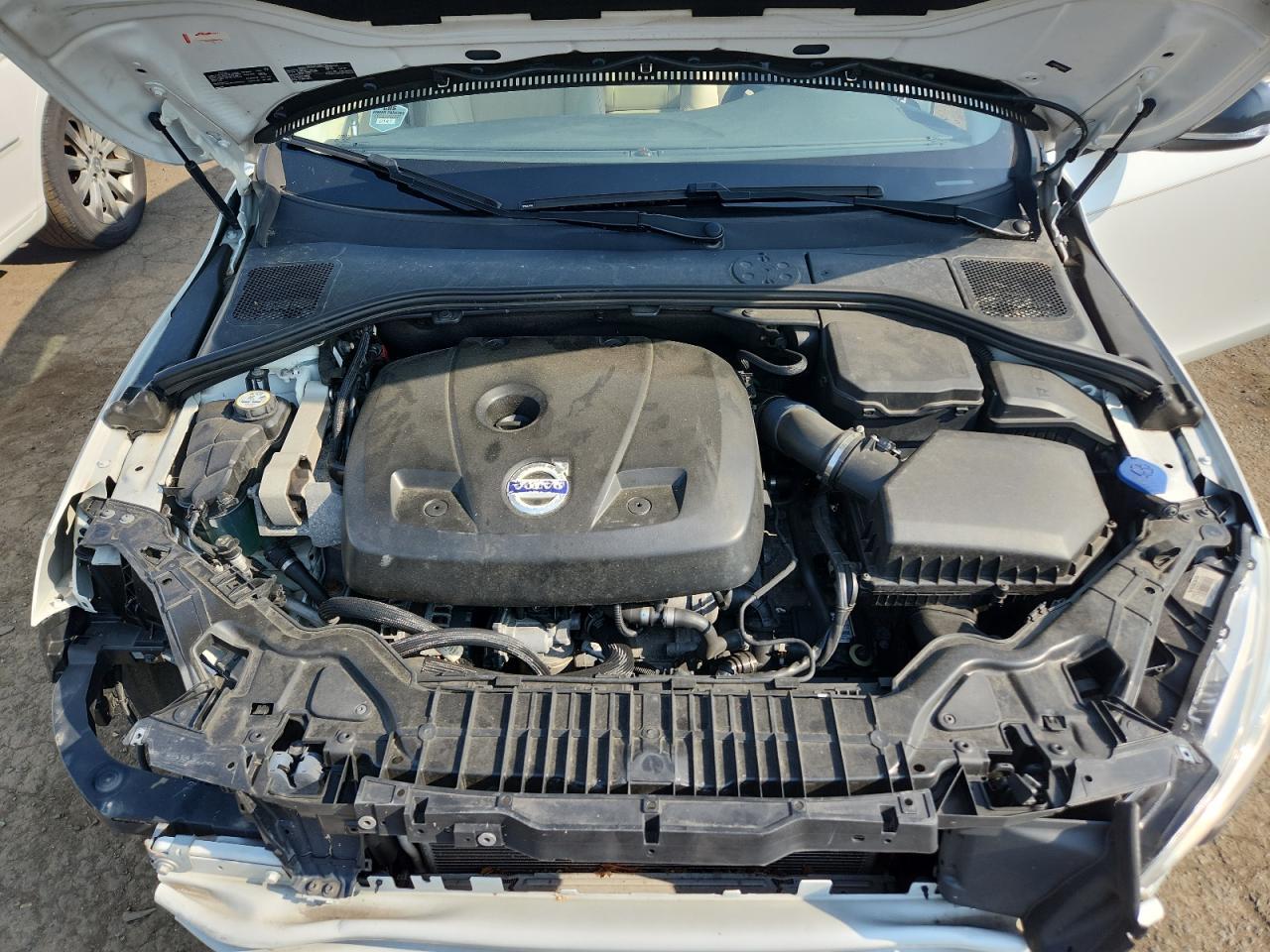 2015 VOLVO S60