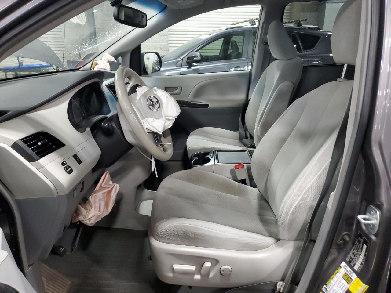 2014 TOYOTA SIENNA