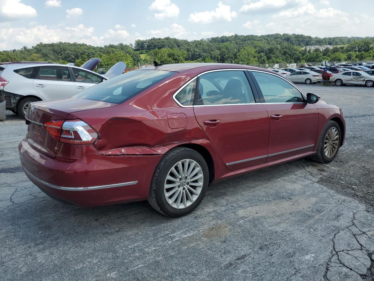 2016 VOLKSWAGEN Passat