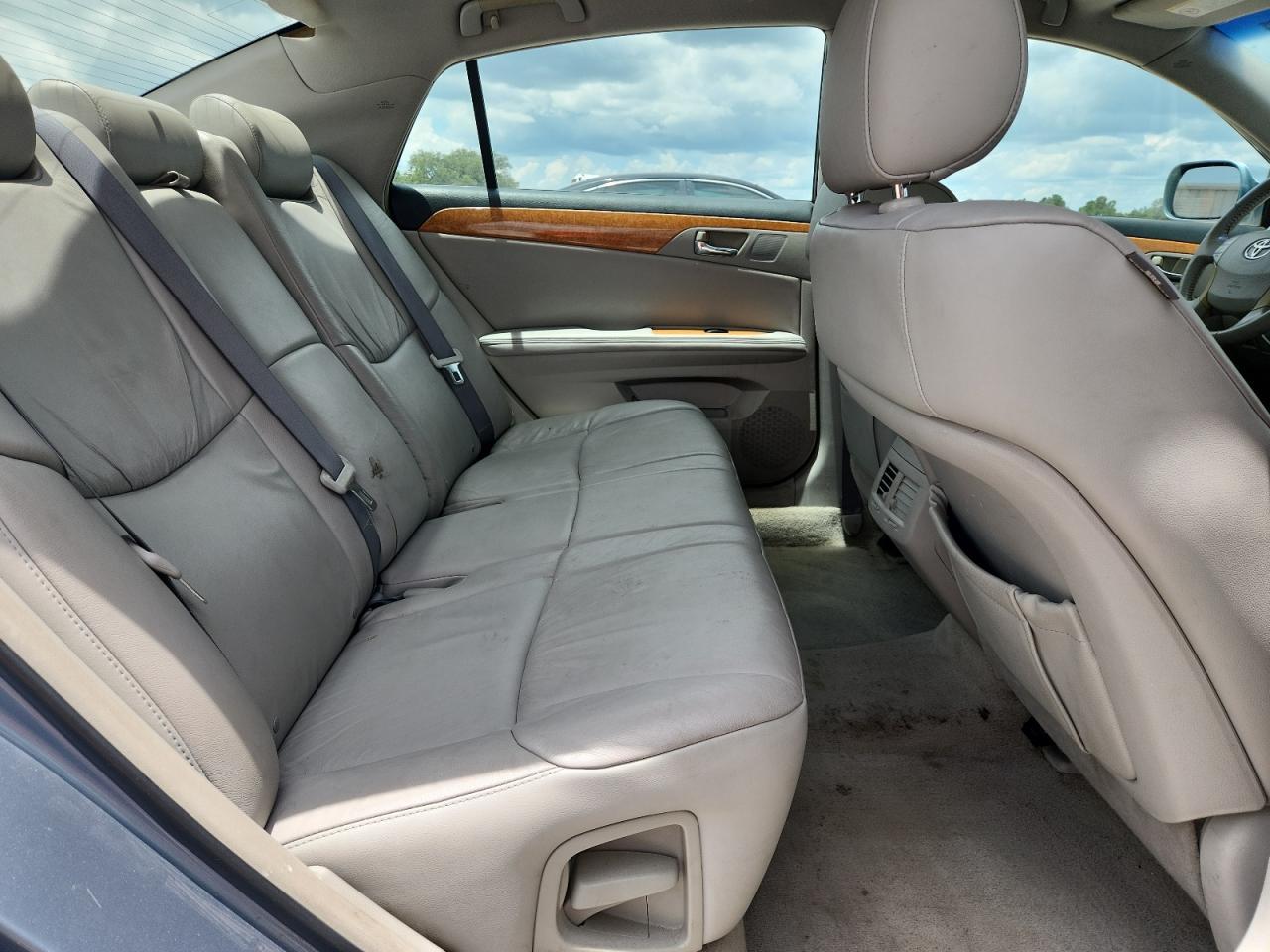 2005 TOYOTA Avalon