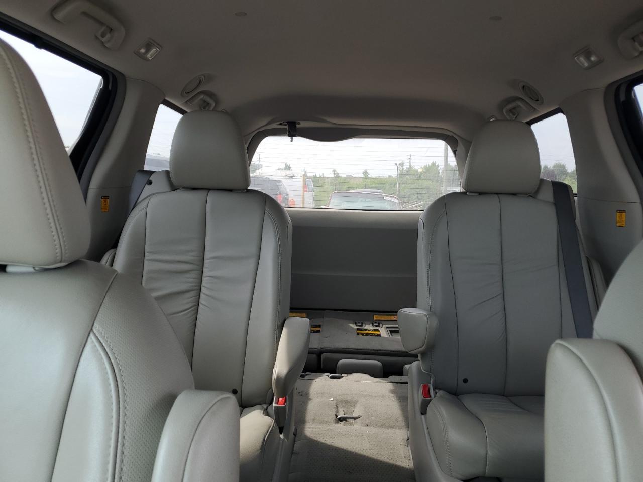 2012 TOYOTA SIENNA