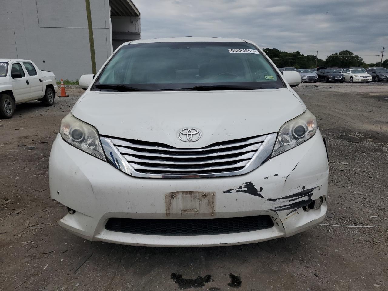 2011 TOYOTA SIENNA