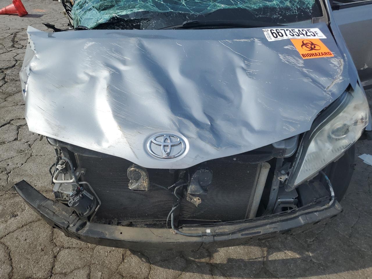2015 TOYOTA SIENNA