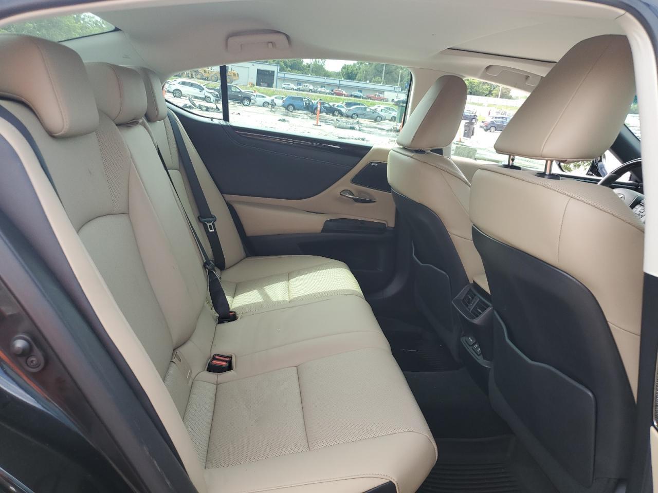 2021 LEXUS Es
