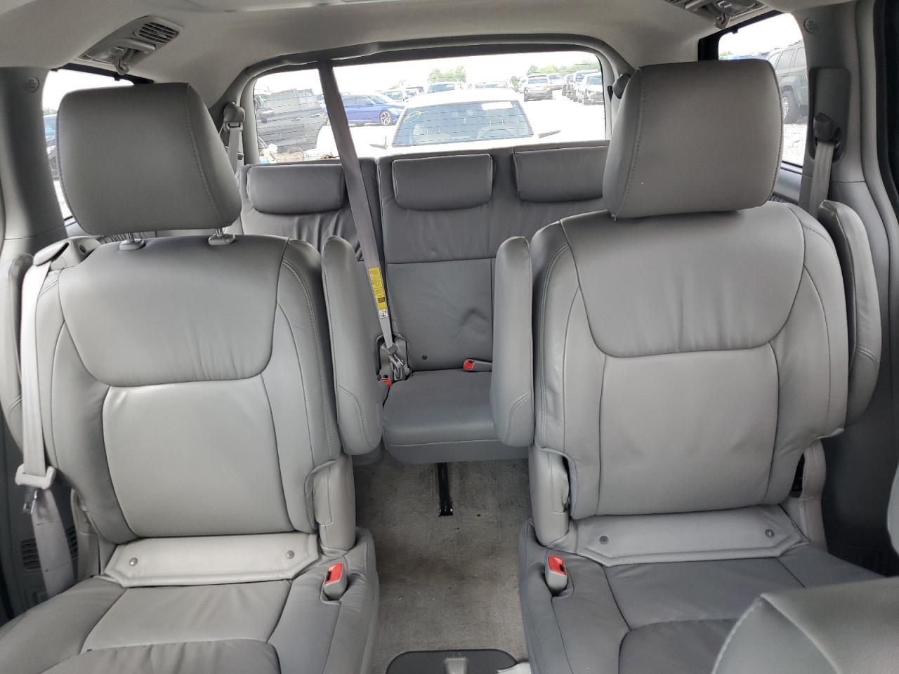 2009 TOYOTA SIENNA