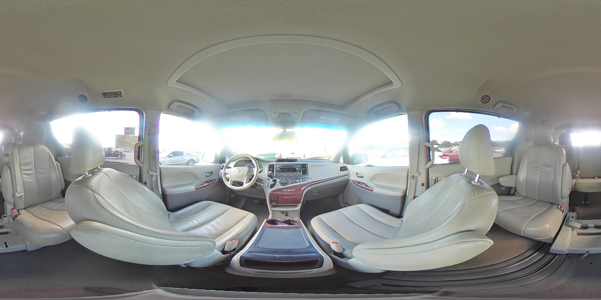 2014 TOYOTA SIENNA