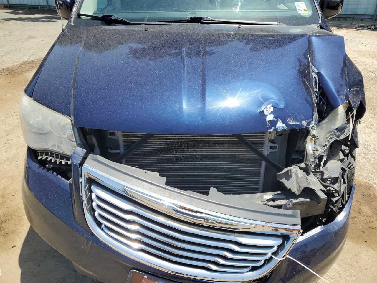 2012 CHRYSLER Town & Country