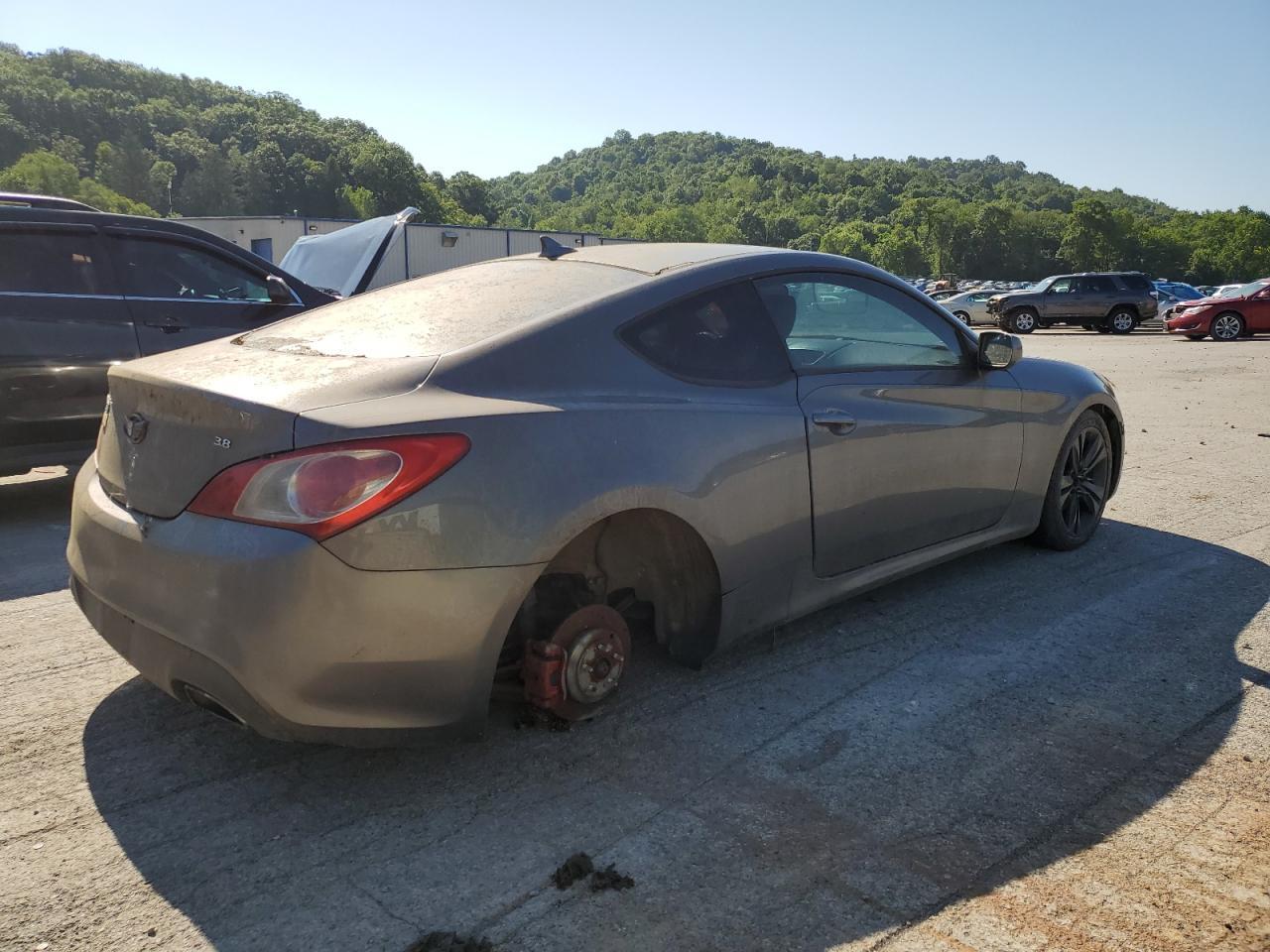 2010 HYUNDAI GENESIS