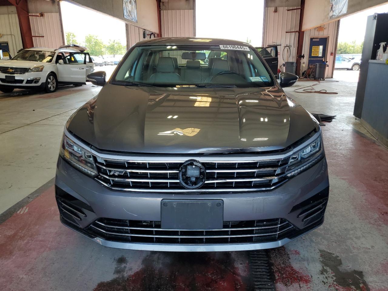 2017 VOLKSWAGEN Passat