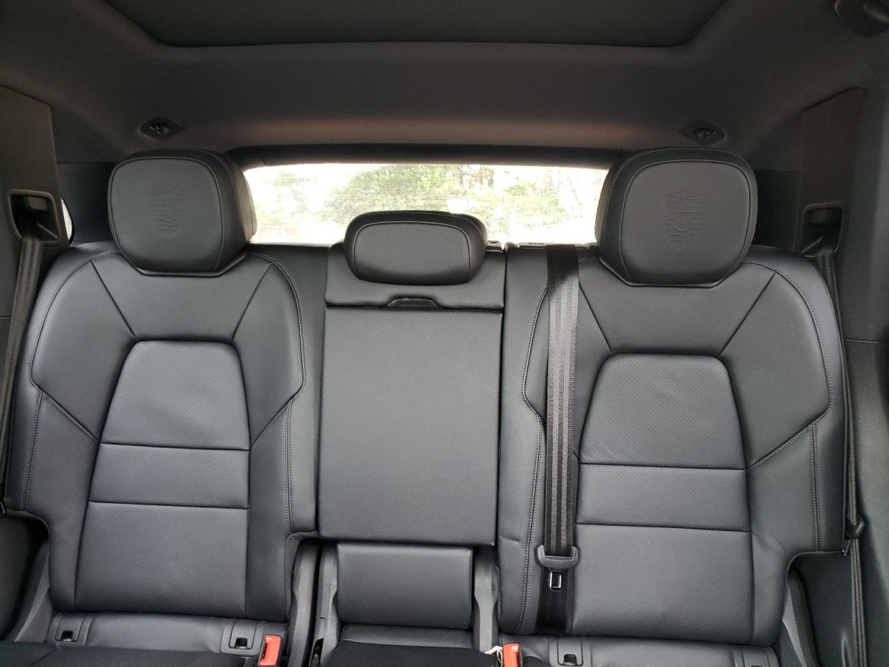 2024 PORSCHE CAYENNE
