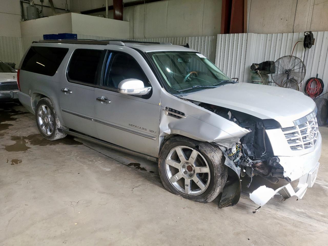 2011 CADILLAC ESCALADE