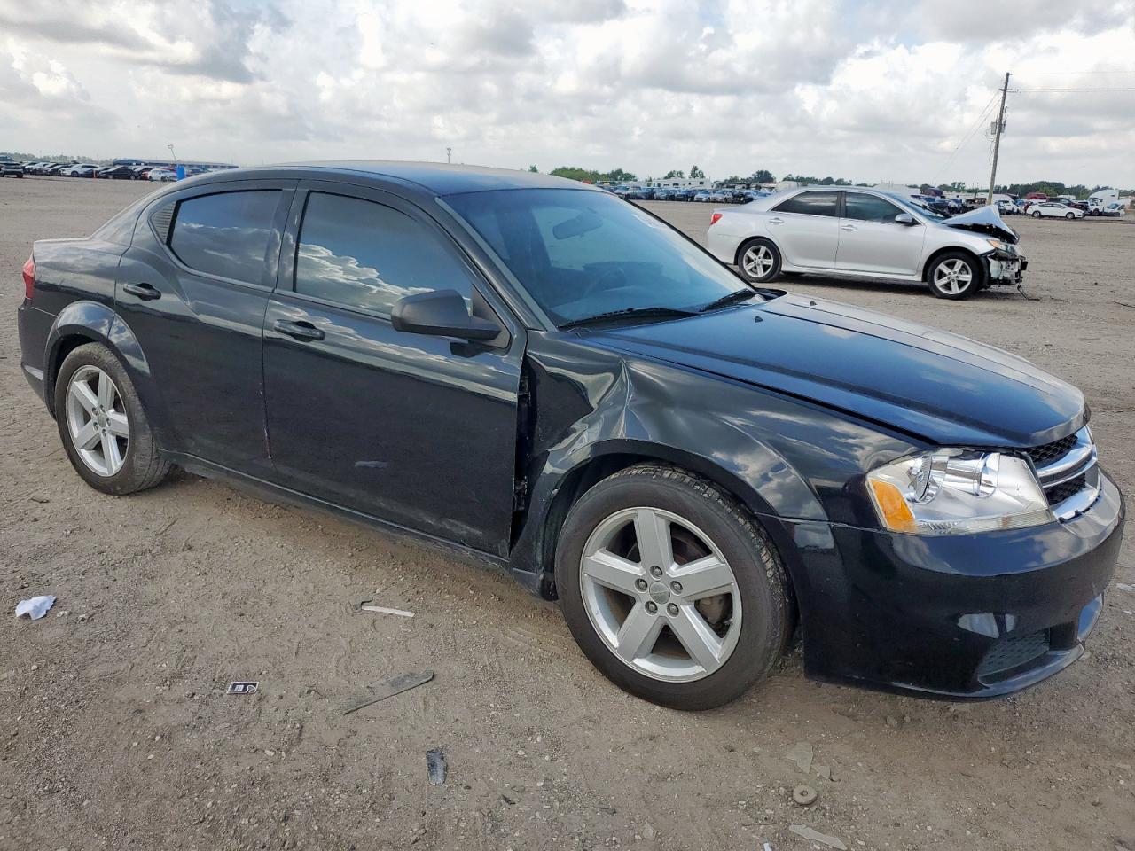 2013 DODGE Avenger